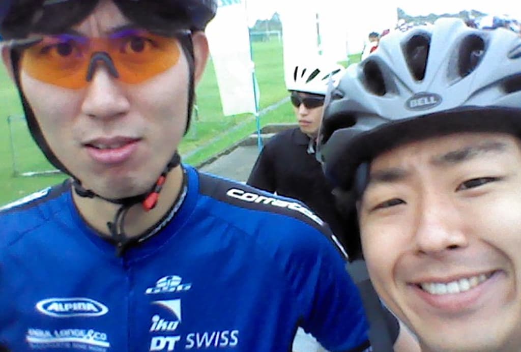 同期や先輩方と自転車イベントに参加したときの<br />写真です。皆さん仕事も遊びも全力です