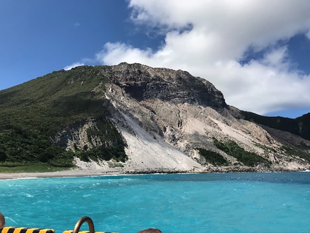 仕事で訪れて見つけた素晴らしい自然たち<br />晴天の神津島（ノーフィルターです！）