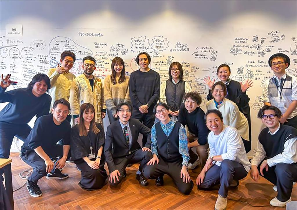 2024年に開かれた最初のクリエイティブセッションの様子。<br />クライアントと広告会社という立場を超えてフラットに意見を出し合い、ヘラルボニーの未来を共有した。