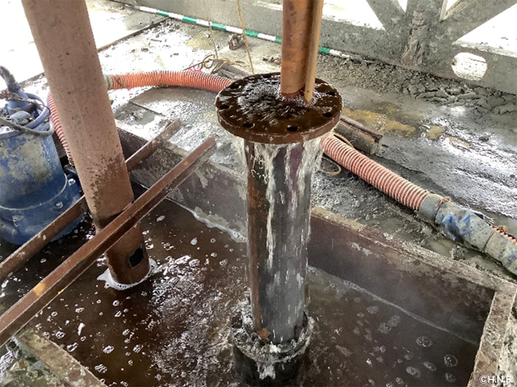 エリア内の地下1300mから湧き出た温泉。いい湯を満喫しながら、野球観戦できます。(写真提供:大林組)