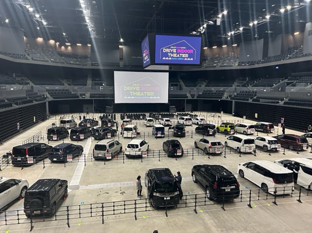 日本初のインドアのドライブインシアターを<br />佐賀アリーナで実施