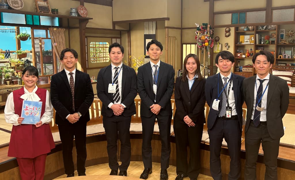 自身が提案し立ち上げた企画で、関係者との集合写真。