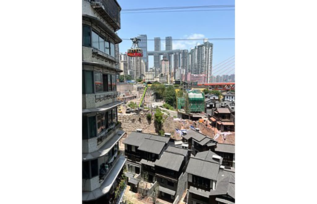 出張で訪れた重慶。<br />日々ものすごいスピードで開発が進んでいくさまは、<br />この国の成長を感じさせます