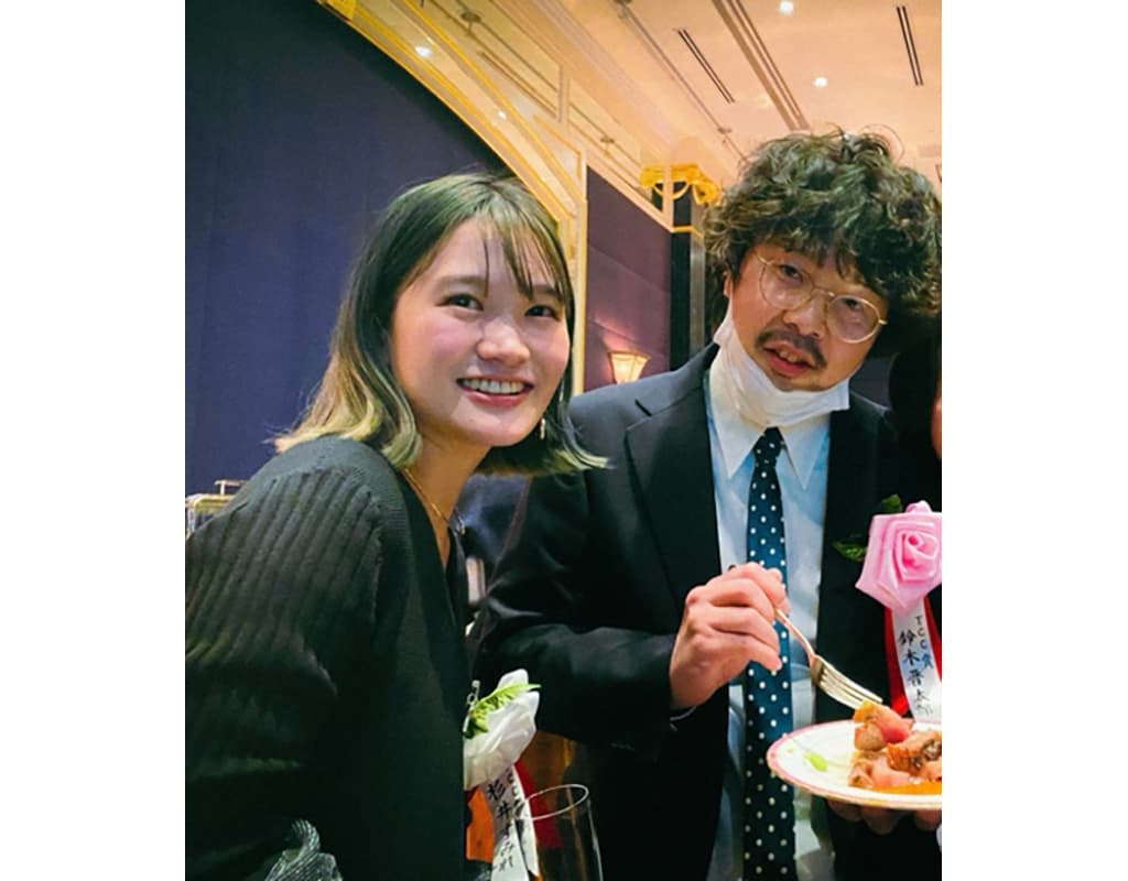 トレーナー鈴木晋太郎さんと広告賞の授賞式にて