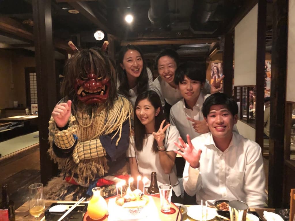 初任配属が同じ局の5人、それぞれ異動しても<br />節目で集まりお互いを鼓舞する仲間です