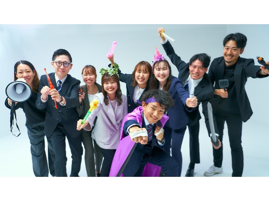 研修班の集合写真（テーマはクエストです！）